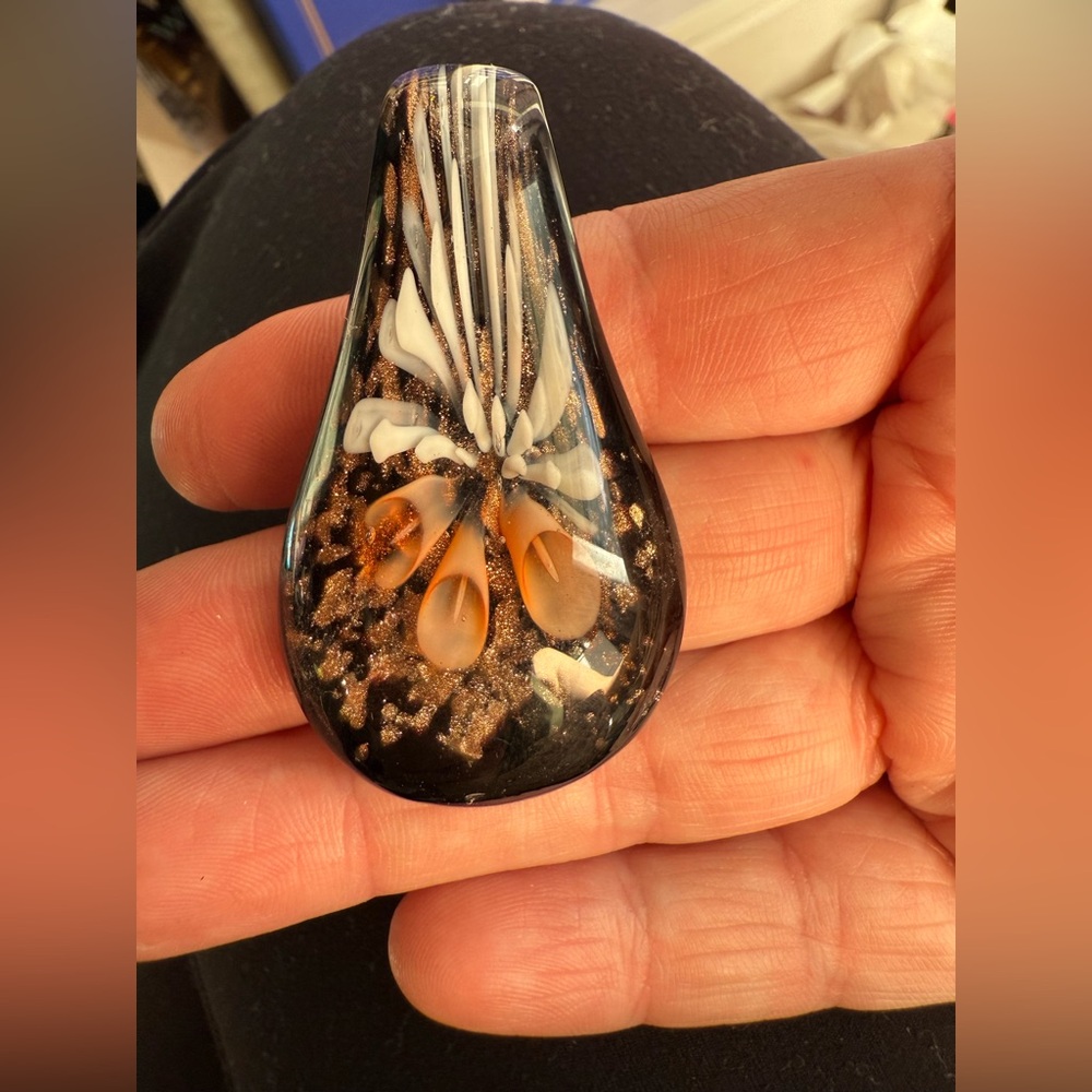 Artsy‎ Glass Teardrop Accent in Black and Gold